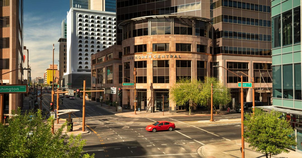 Top 5 Reasons to Choose Private Transportation for Desert Adventures and City Tours